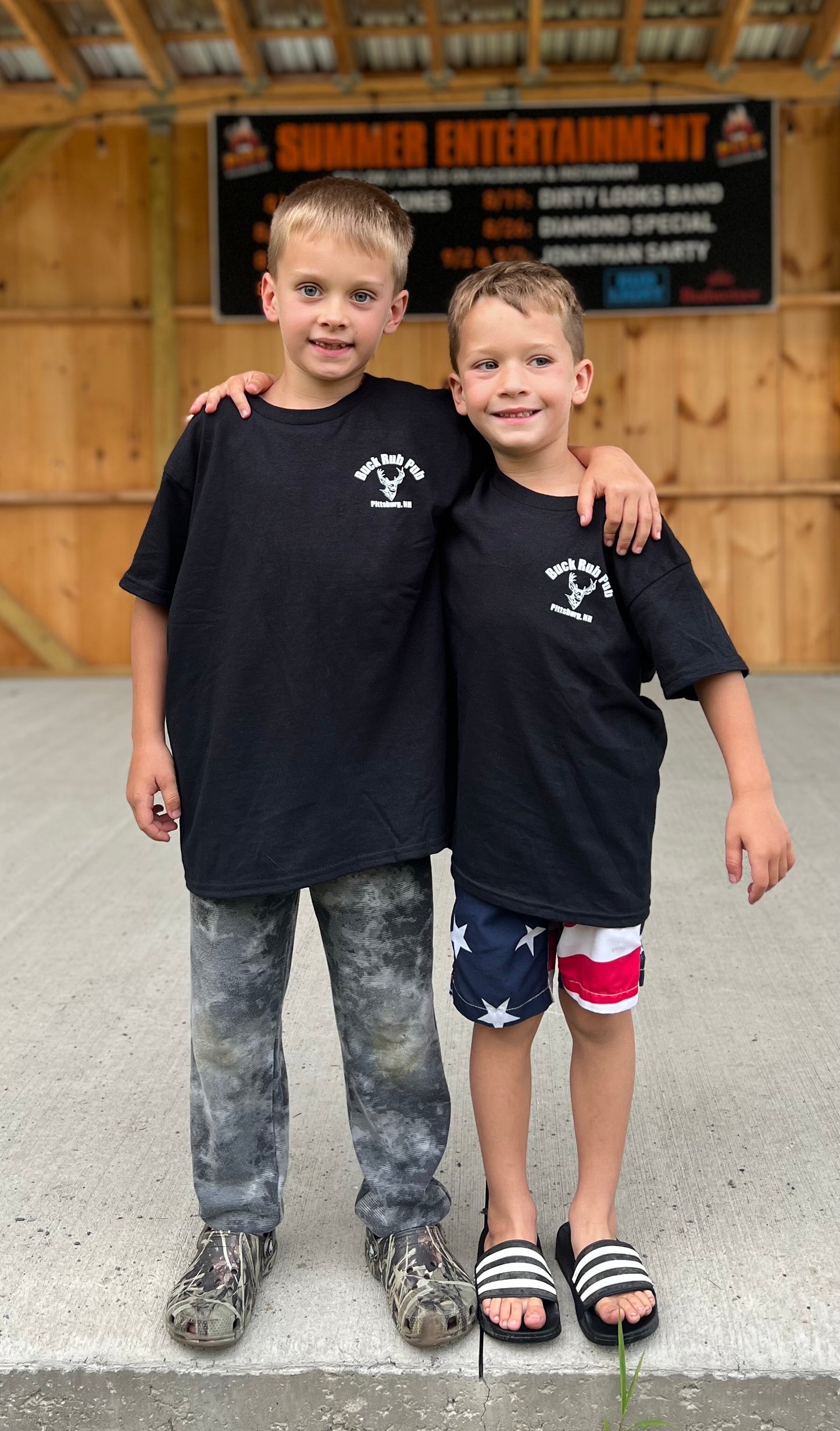 Kid's T-Shirt Best Buckin’ Pub Black